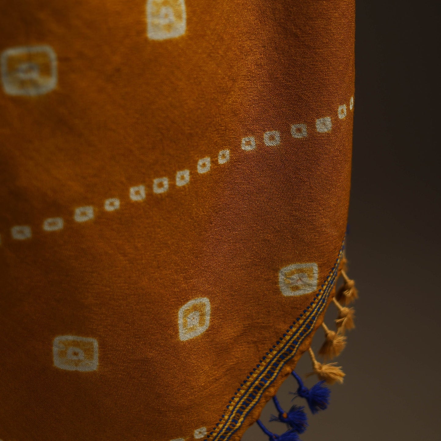 Kutch handwoven bandhani woolen shawl 60 - handcrafted