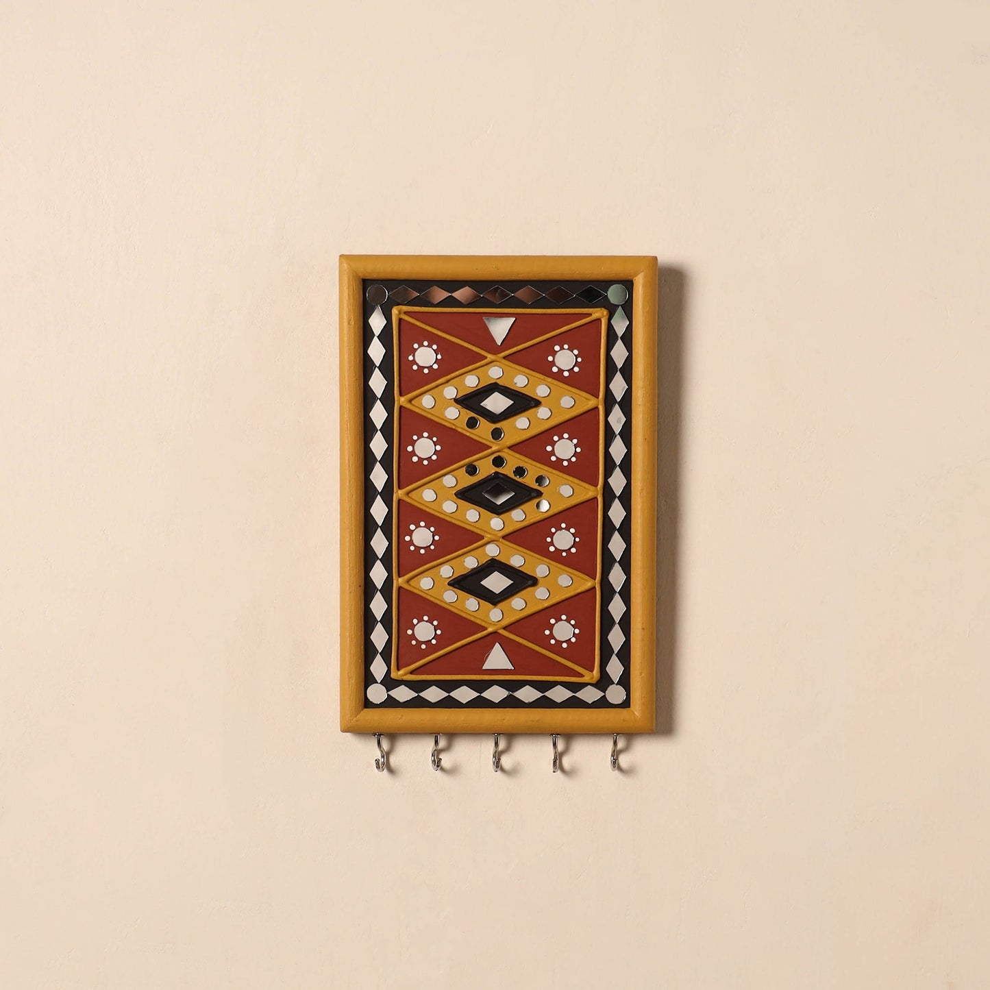 Kutch mud mirror work lippan art key holder (9 x 6 in) 29