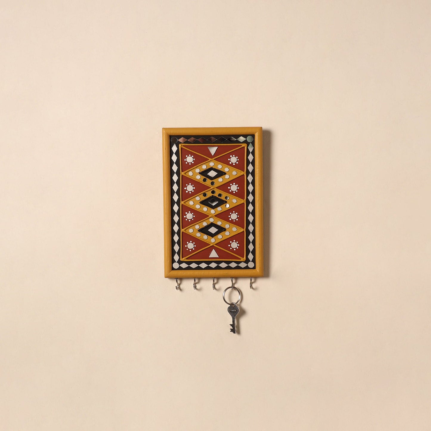 Kutch mud mirror work lippan art key holder (9 x 6 in) 29