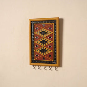 Kutch mud mirror work lippan art key holder (9 x 6 in) 29