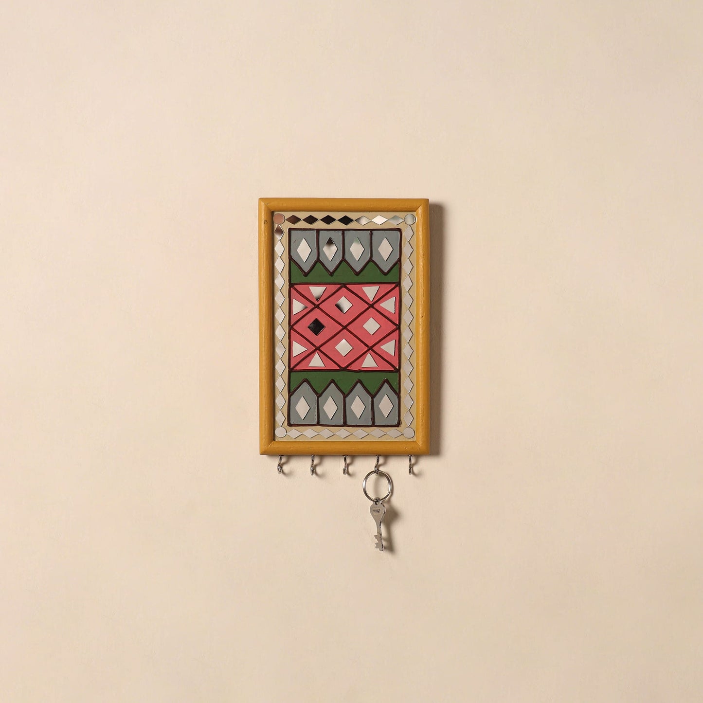 Kutch mud mirror work lippan art key holder (9 x 6 in) 30