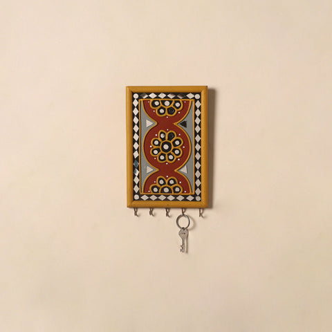Kutch mud mirror work lippan art key holder (9 x 6 in) 32