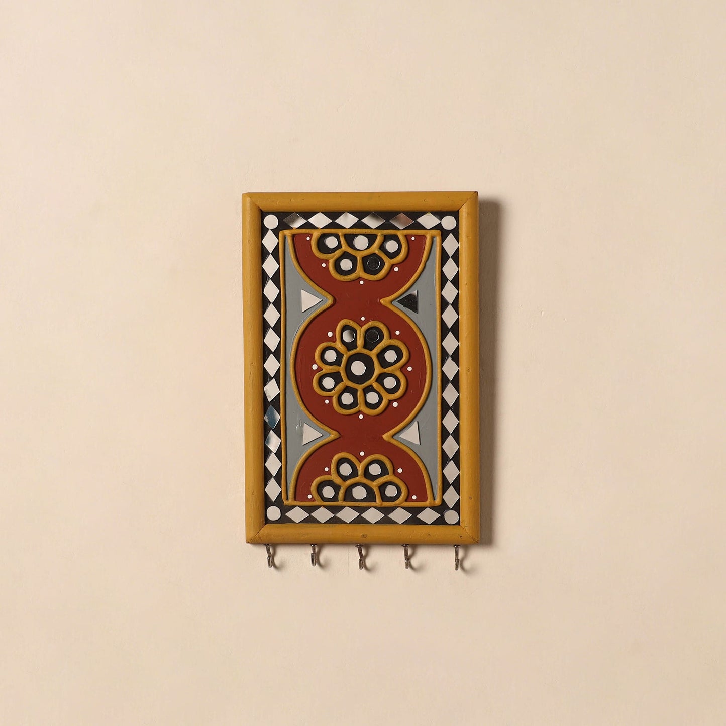 Kutch mud mirror work lippan art key holder (9 x 6 in) 32