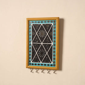Kutch mud mirror work lippan art key holder (9 x 6 in) 43