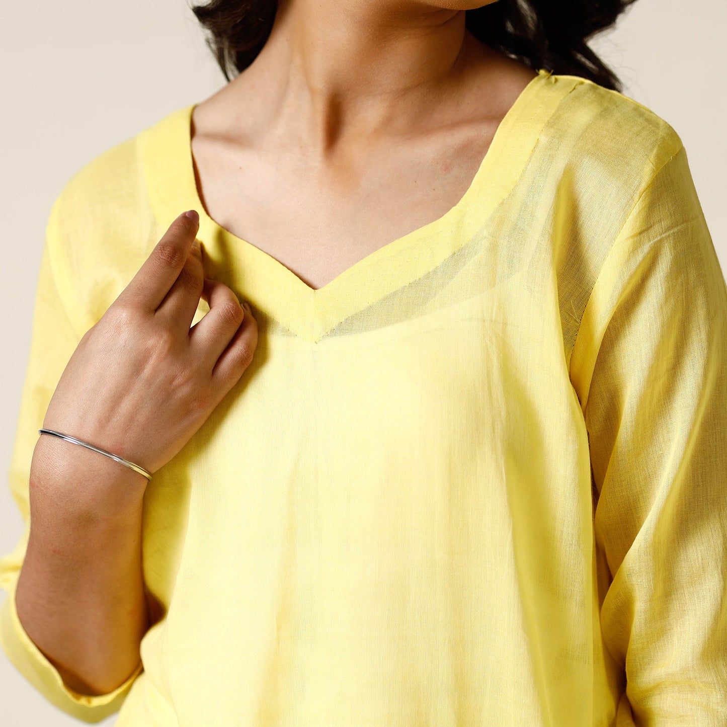 Buy Mulmalai Cotton Plain Dyed Long Kurta 27 Online at iTokri.com