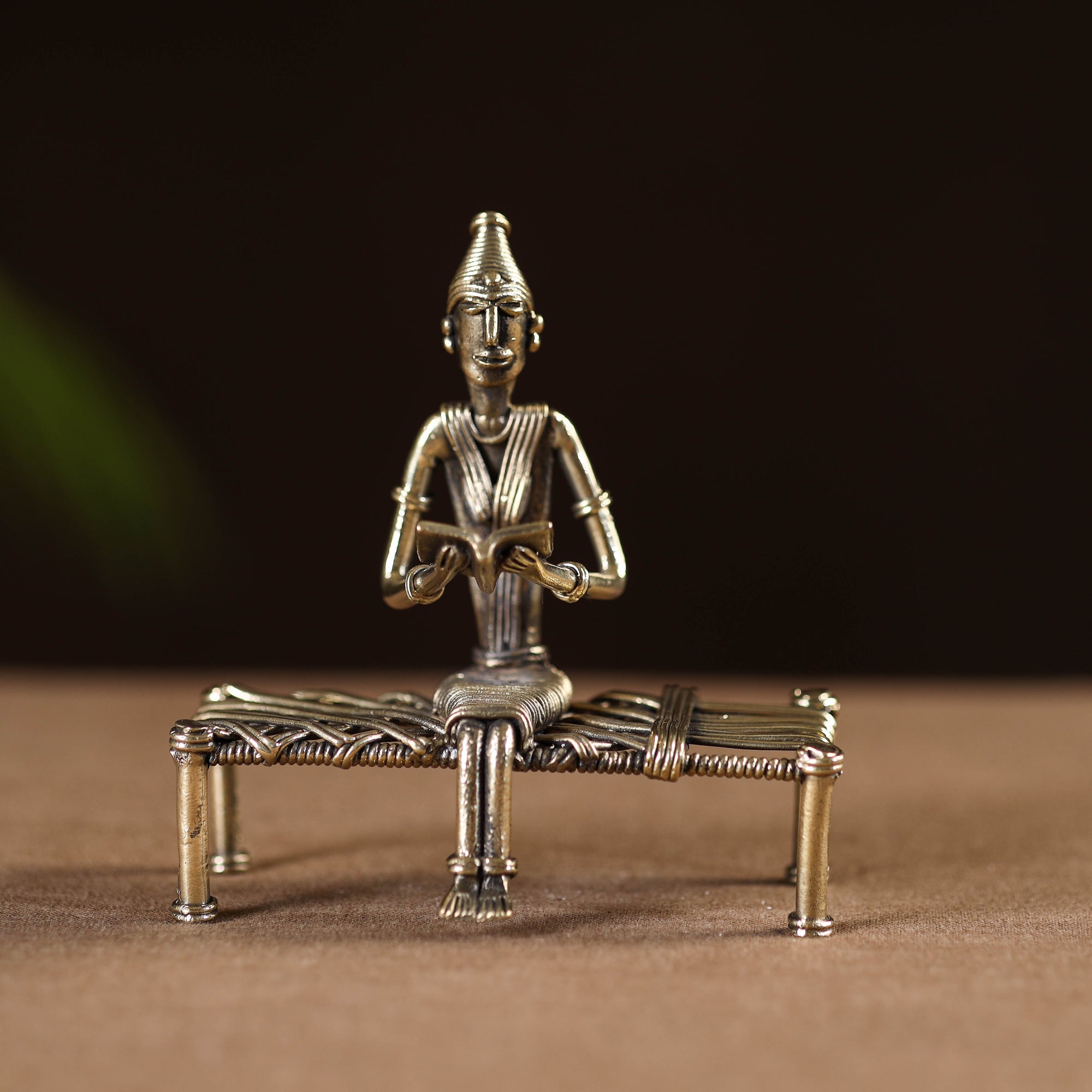 Reading women on bed - tribal odisha dokra handmade home