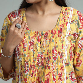Buy Sanganeri Block Printed Cotton Pintuck Kurta with Lace Work Online l iTokri.com