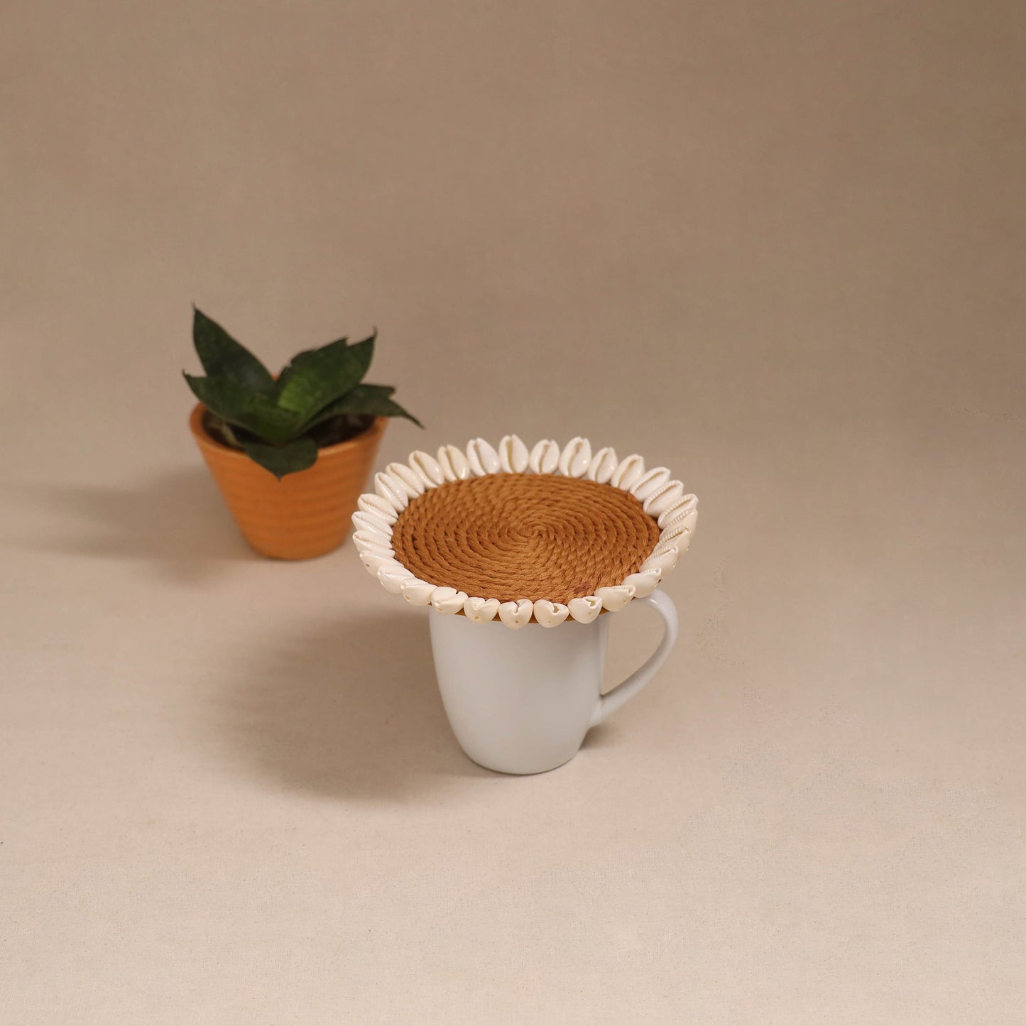 Shell work handcrafted thread coaster 08