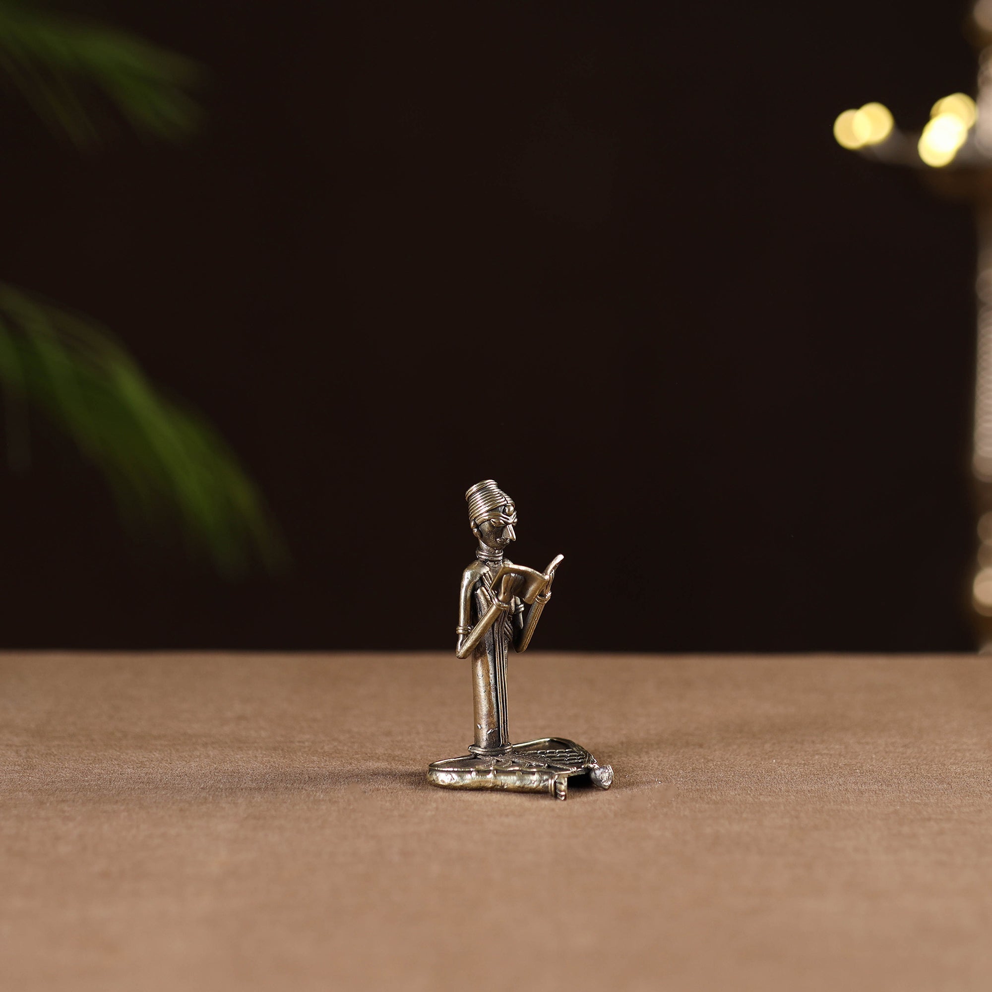 Sitting reading women - tribal odisha dokra handmade home