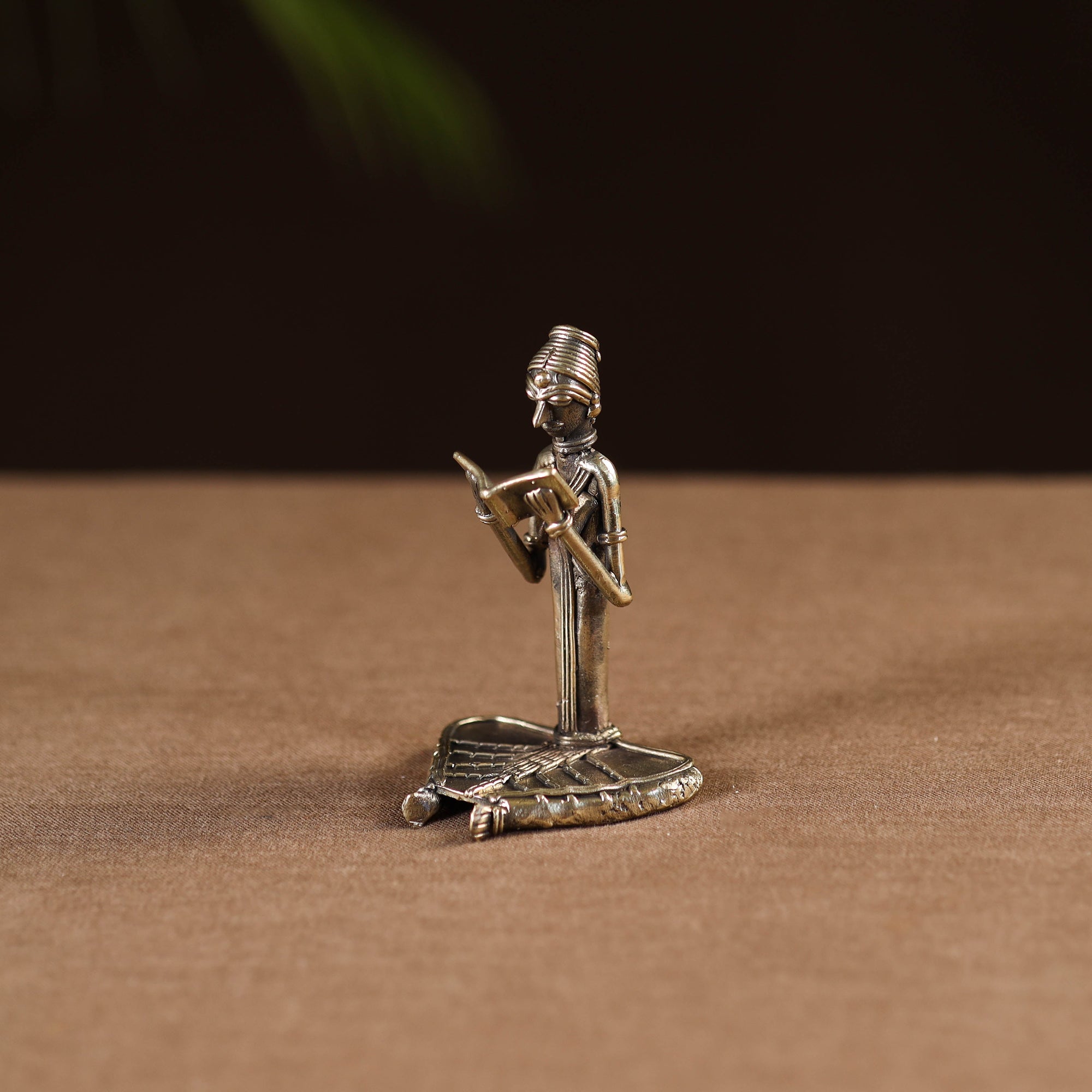 Sitting reading women - tribal odisha dokra handmade home