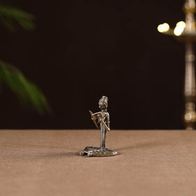 Sitting reading women - tribal odisha dokra handmade home