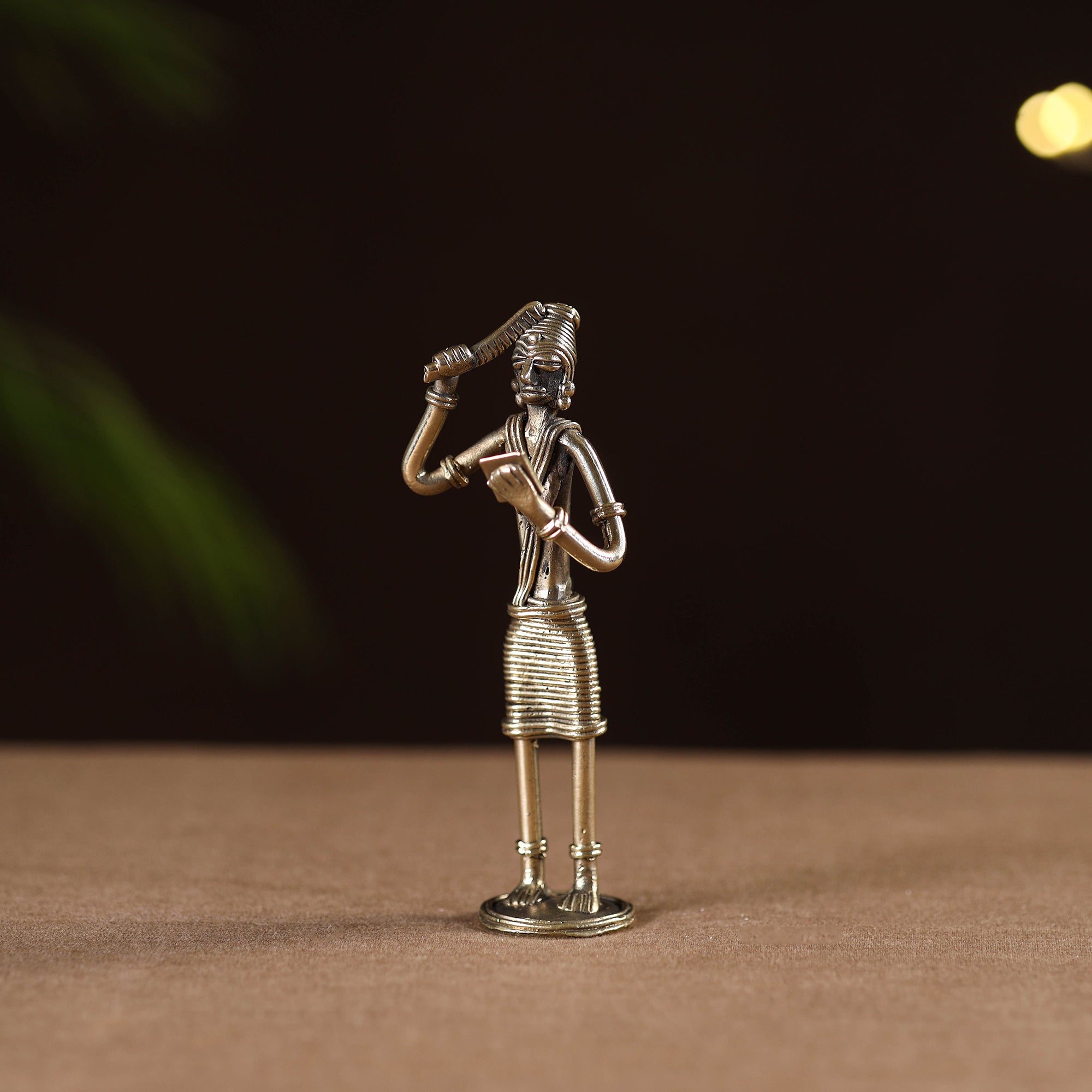 Standing women with combing - tribal odisha dokra handmade