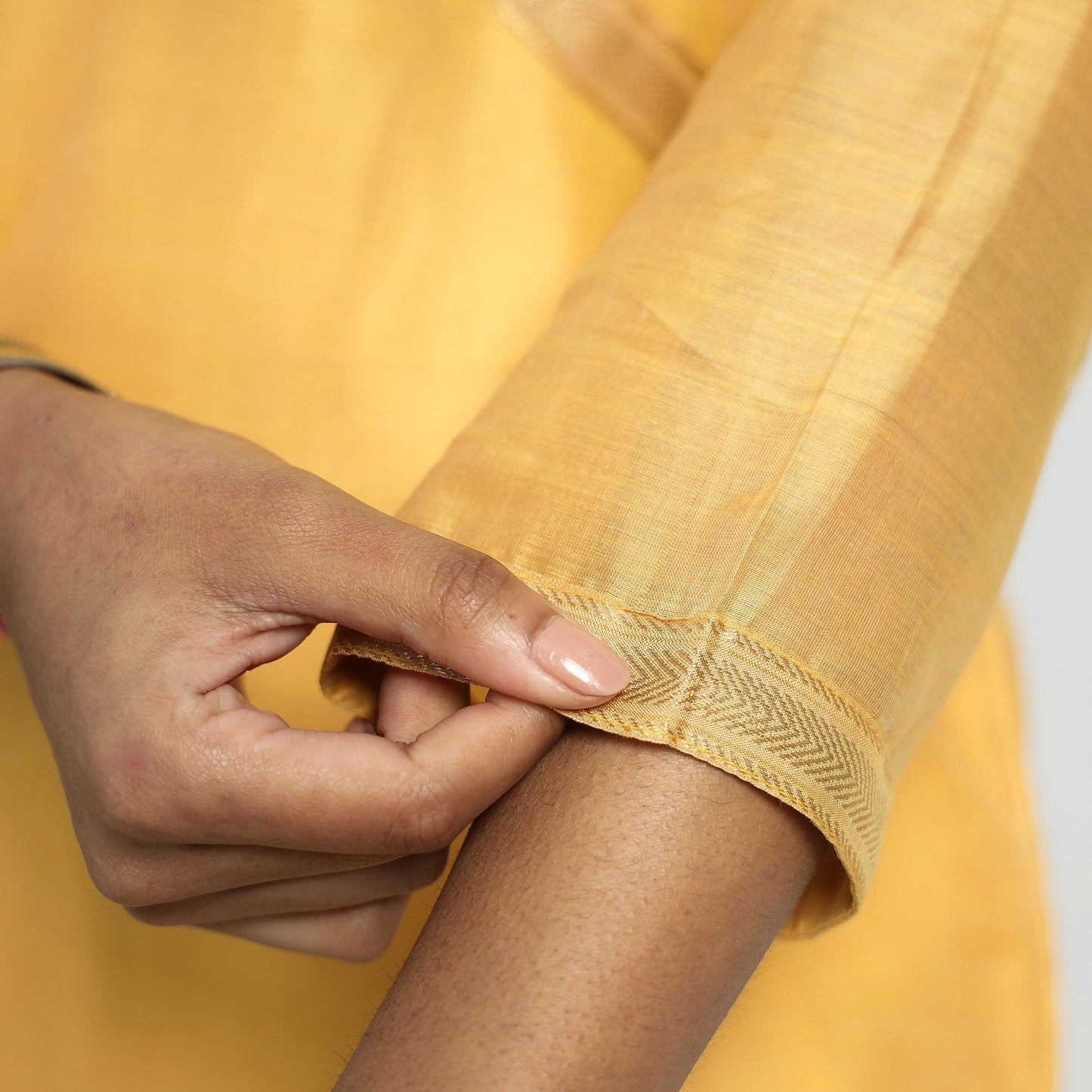 Buy Traditional Maheshwari Handloom Silk Cotton Zari Work Kurta with Dupatta Set Online at iTokri.com