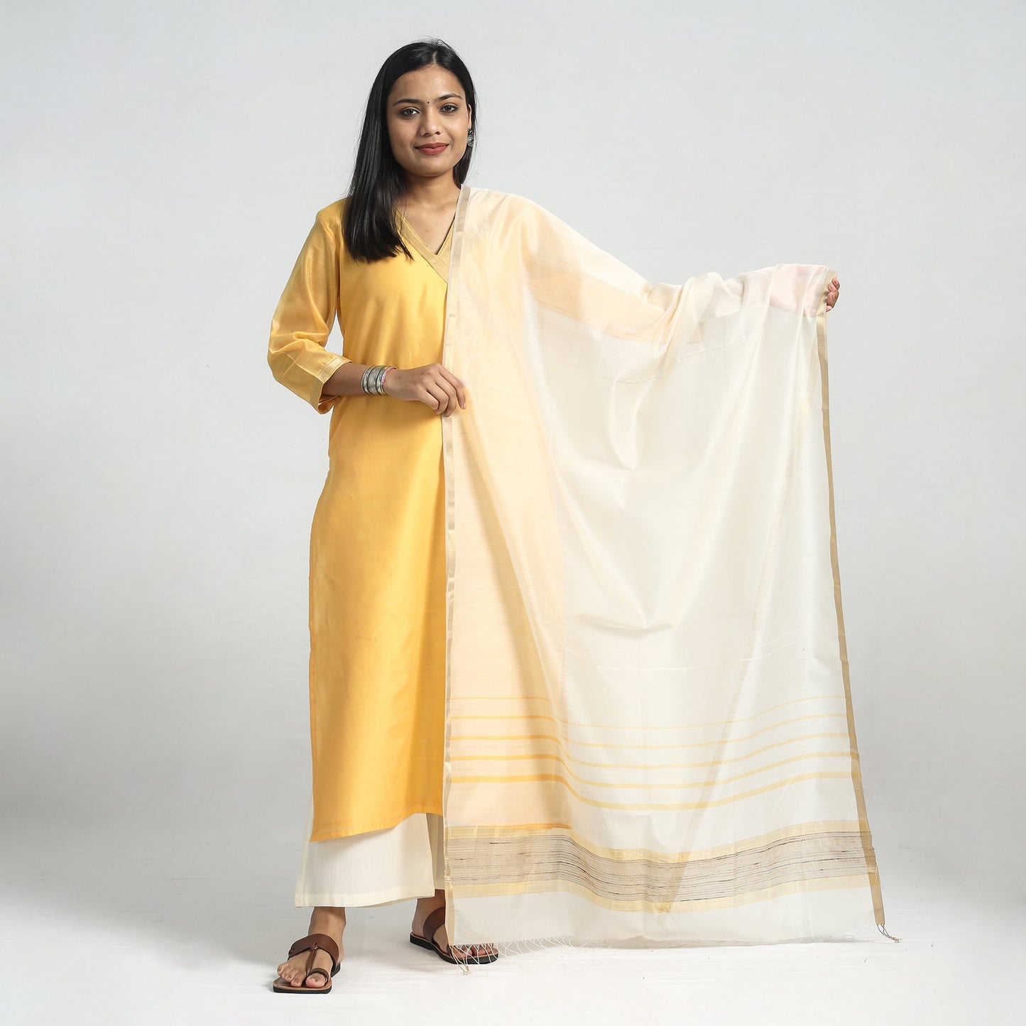Buy Traditional Maheshwari Handloom Silk Cotton Zari Work Kurta with Dupatta Set Online at iTokri.com