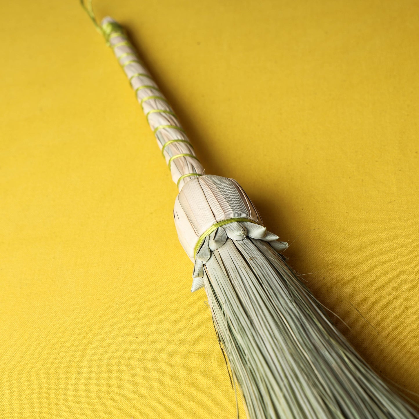 खजुरी Handmade Multipurpose Date-Palm Leaves Broom/Computer Brush
