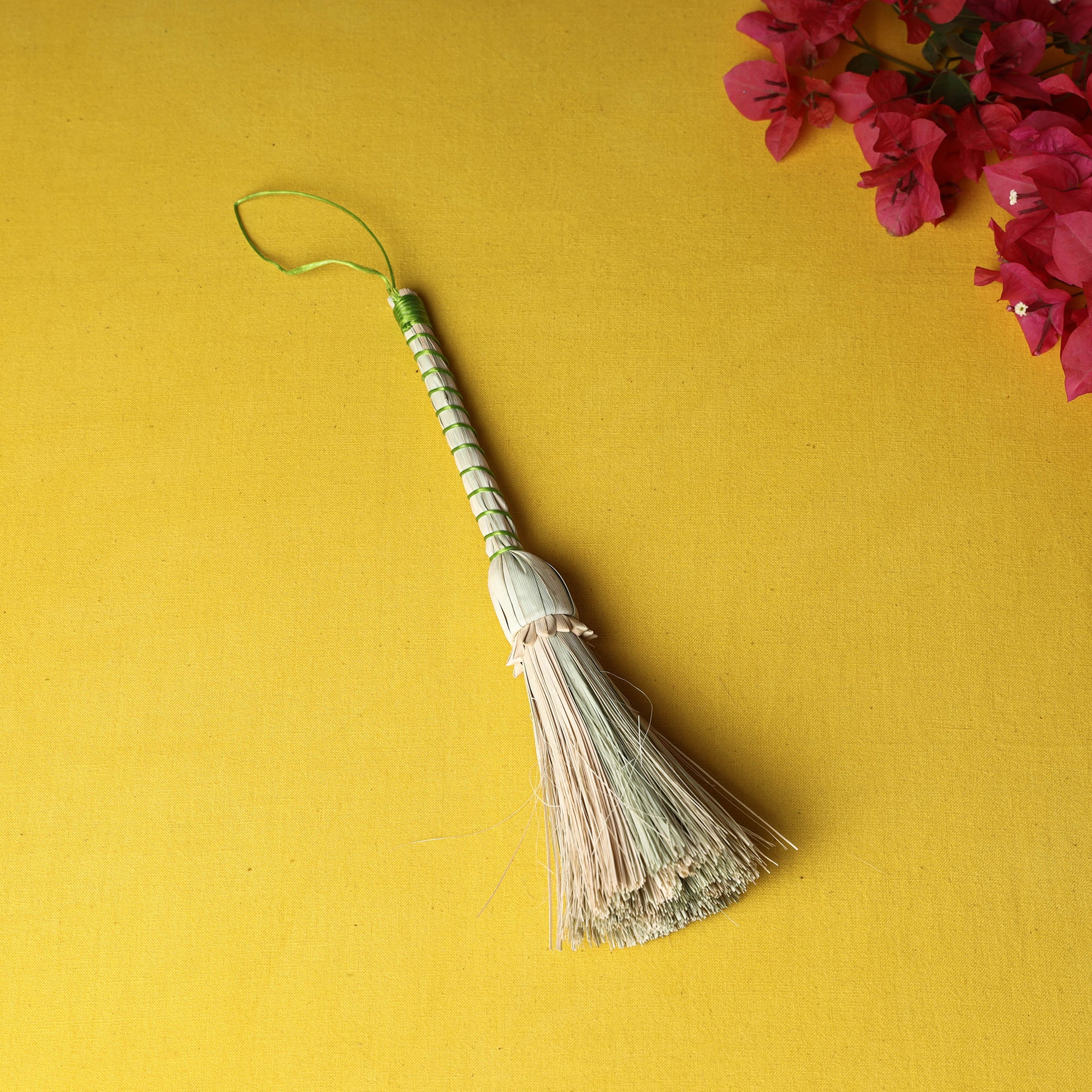 खजुरी Handmade Multipurpose Date-Palm Leaves Broom/Duster Online l ...