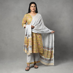 Buy Sanganeri Block Printing Cotton Kurta with Palazzo & Dupatta Set Online at iTokri.com
