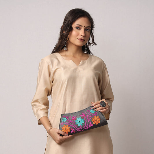 embroidery clutch 