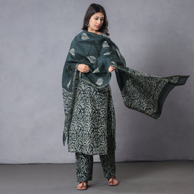 Green - Batik Printing Chanderi Silk Kurta with Palazzo & Dupatta Set