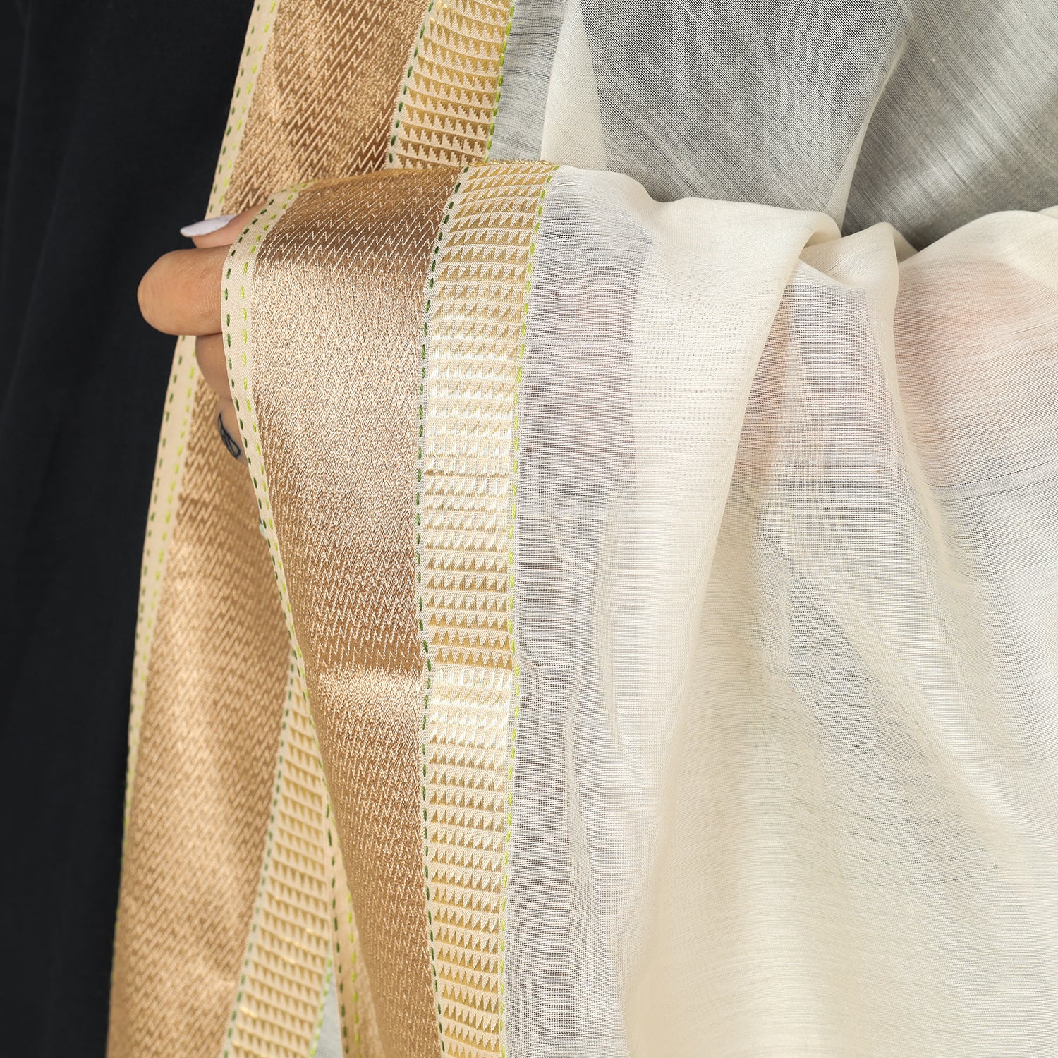  Kolaghat Kantha Zari Border Maheshwari Silk Dupatta with Tassels Online 