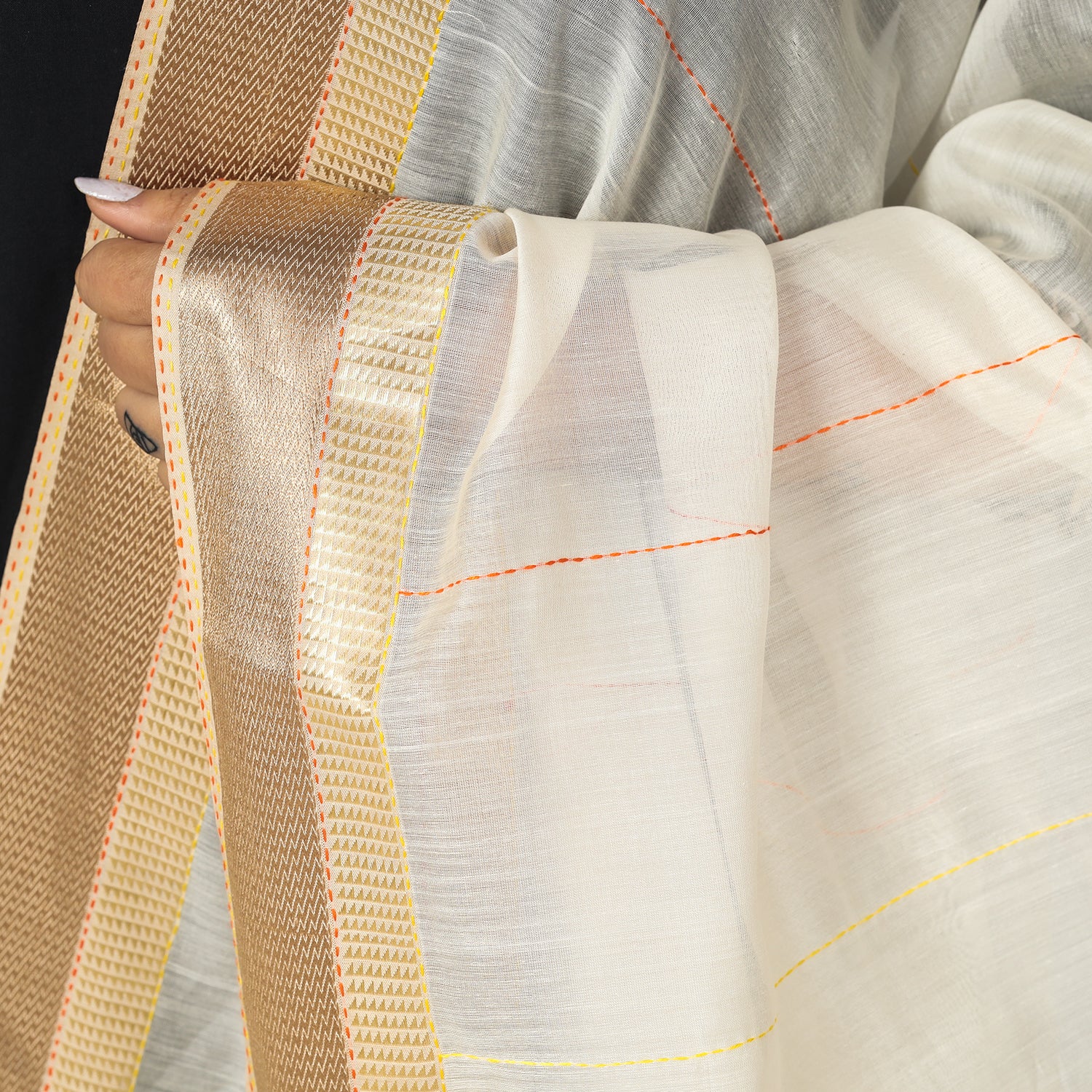 White - Kolaghat Kantha Zari Border Maheshwari Silk Dupatta with Tassels