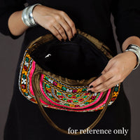 kutch embroidery shoulder bag