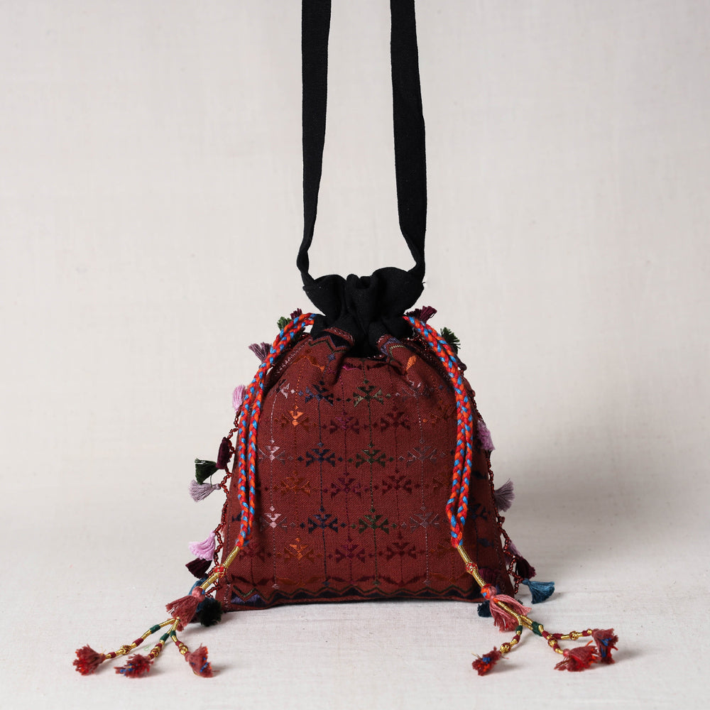 embroidery sling potli bag 