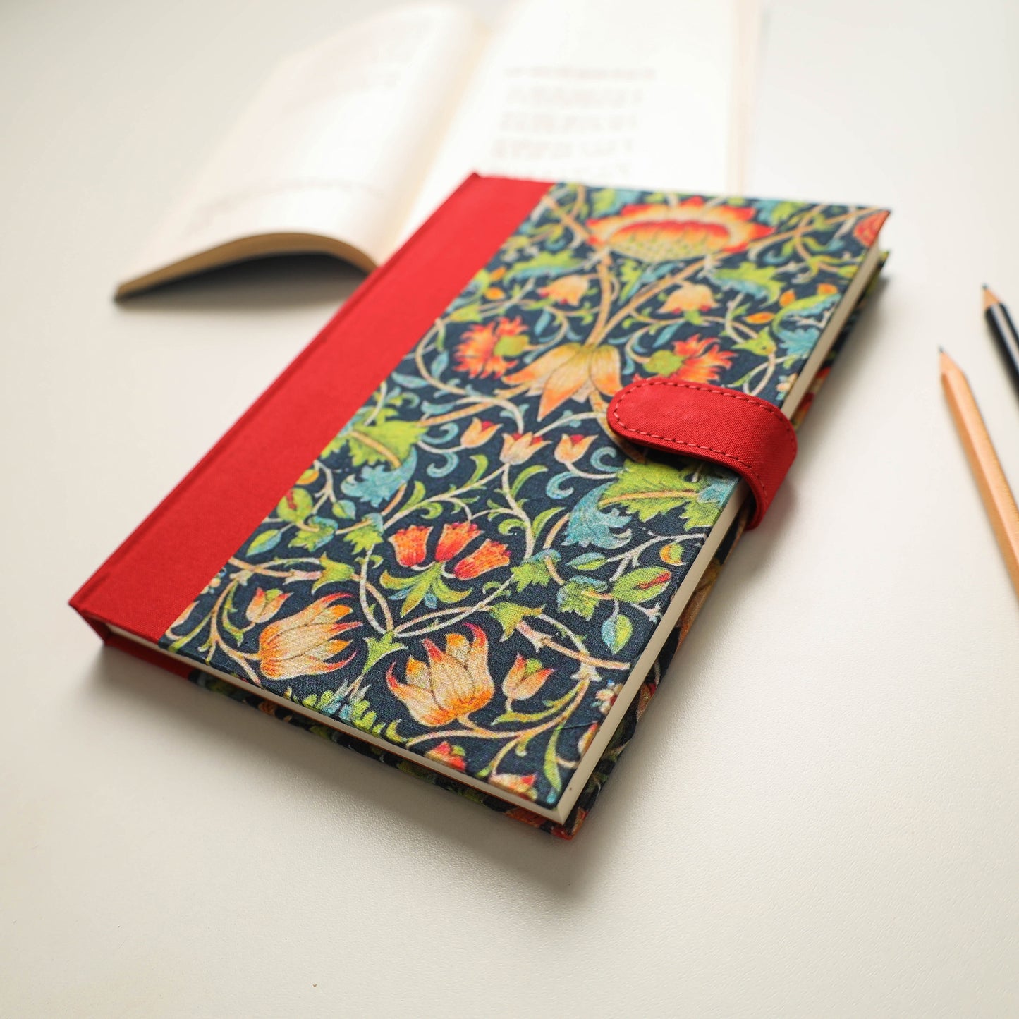 Floral Printed Handmade Magnetic Closure Notebook (8 x 6 in)