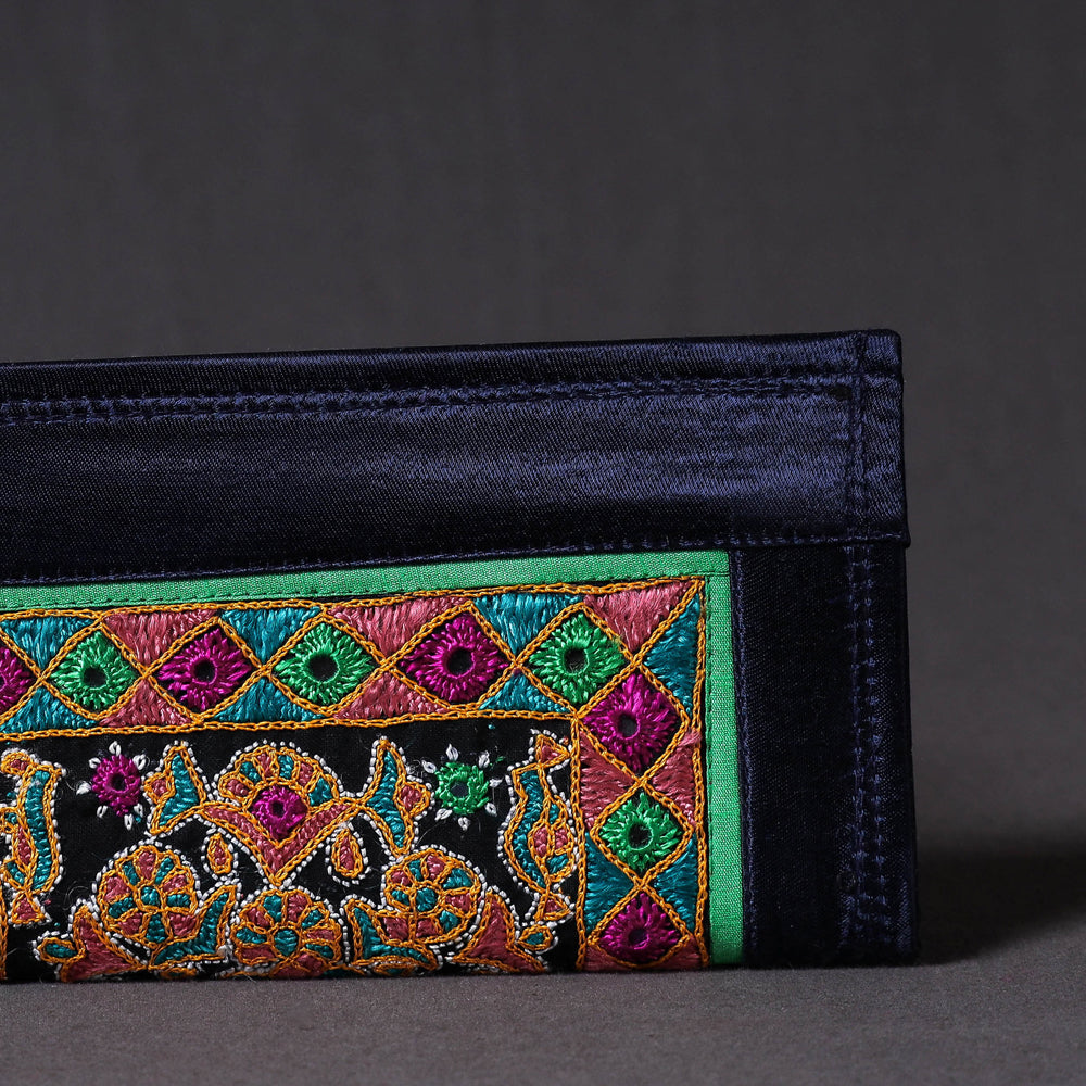 embroidery clutch 