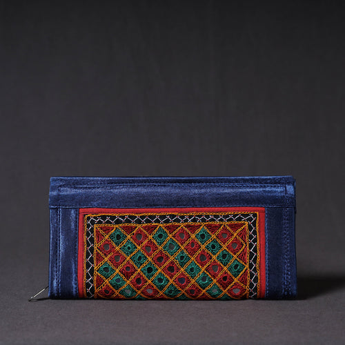 embroidery clutch 