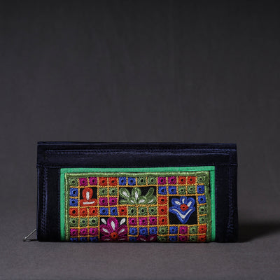 embroidery clutch 