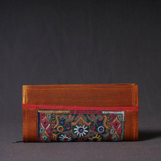 embroidery clutch 