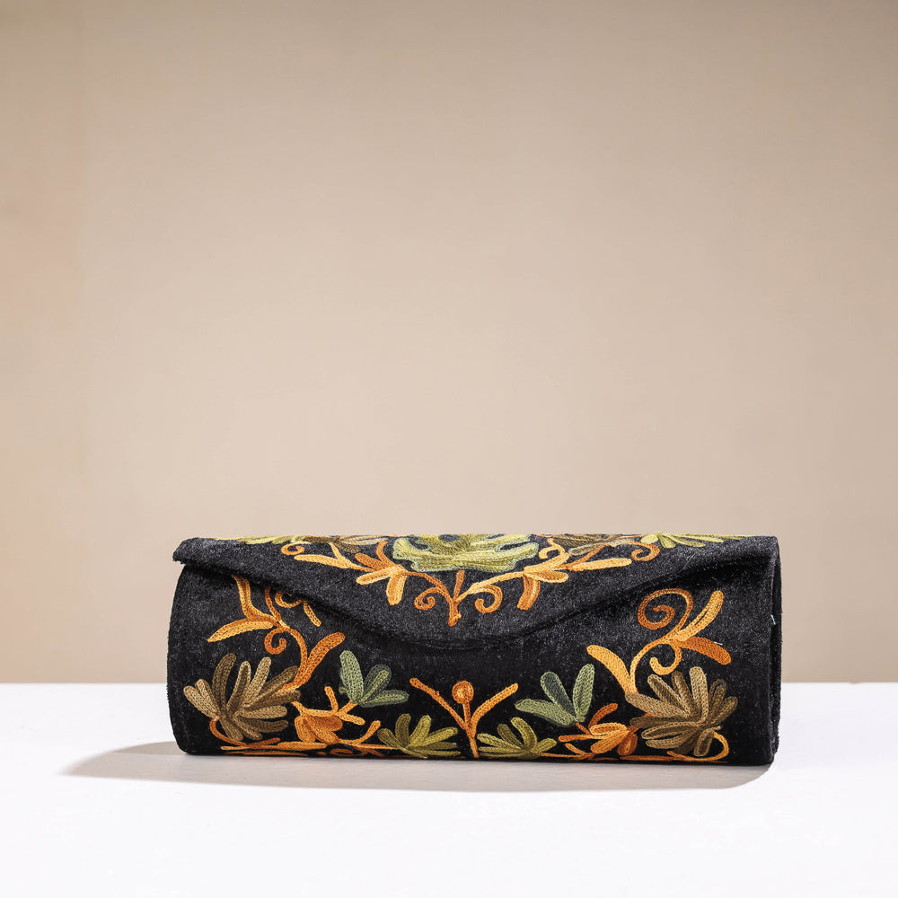 embroidery clutch 