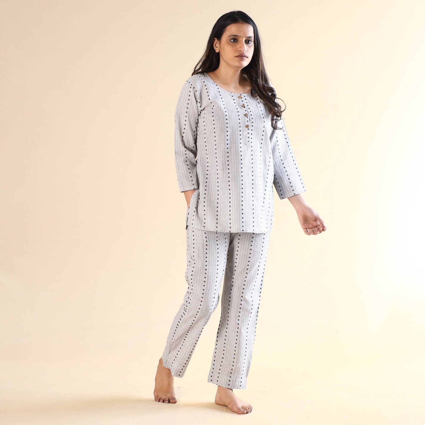 White jacquard cotton top & pyjama night suit set