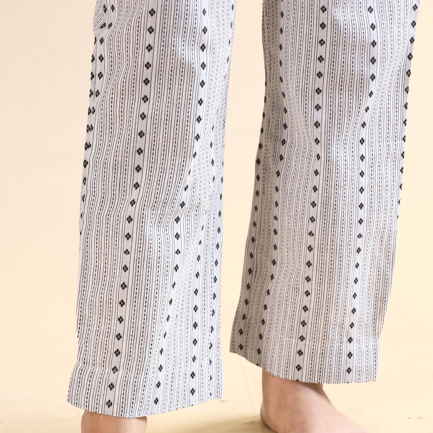 White jacquard cotton top & pyjama night suit set