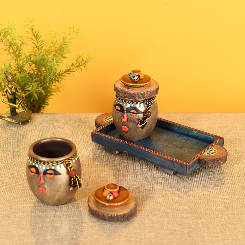 tray with jars 