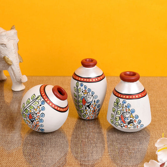 Vase Earthen Miniatures White Madhubani (Set of 3) 2.5/3/3