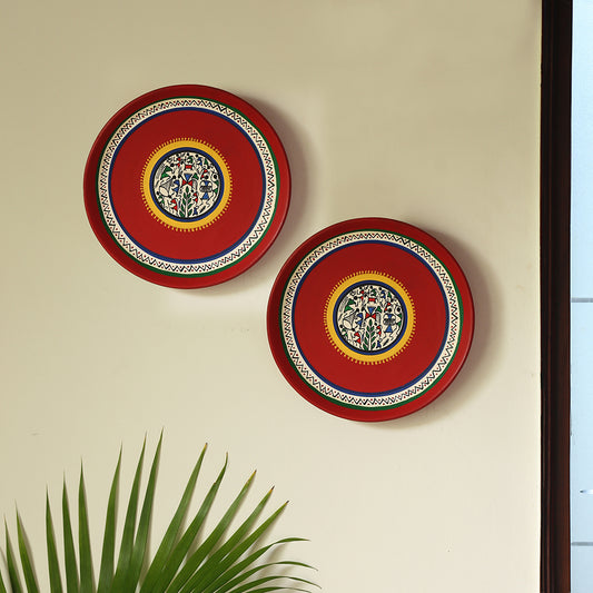'The Warli Tales' Hand Painted Terracotta Wall Plates Wall Décor (8 inch, Set of 2, Red)