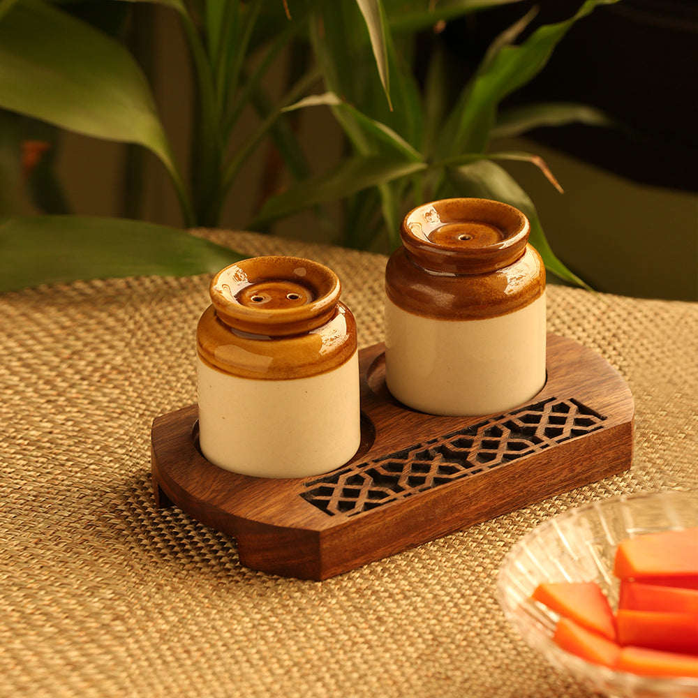 'Royal Garnishers' Old Fashioned Martban Ceramic Salt & Pepper Shaker Set With Sheesham Wooden Hand Carved Tray