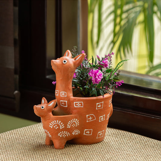 'Kangaroo & Kid' Handmade & Handpainted Terracotta Planter Pot (7 Inch)