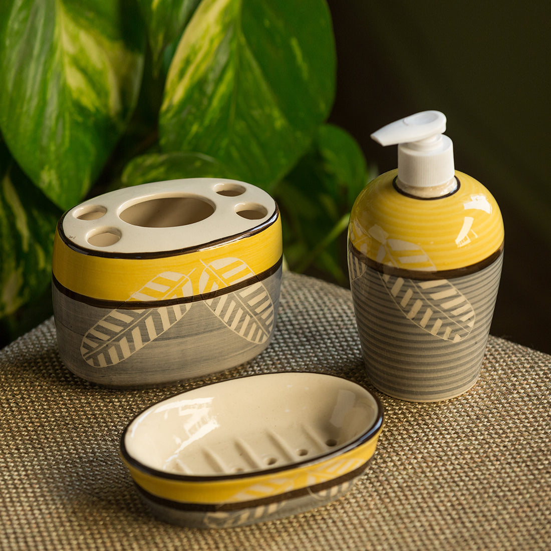 'Imprinted Leaves' Handpainted Ceramic Bathroom Accessory (Set Of 3)