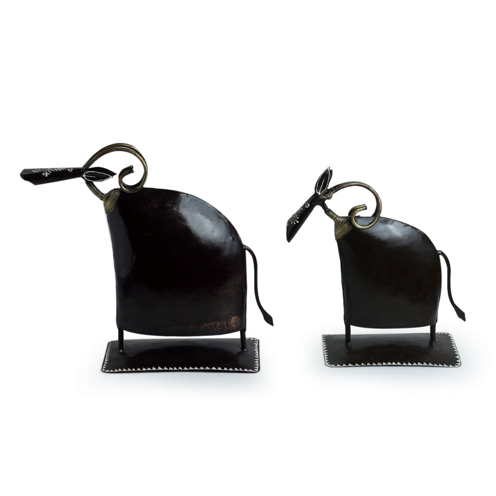 'Festive Oxen' Handpainted Decorative Showpieces (Set of 2, Iron, 10 Inch)