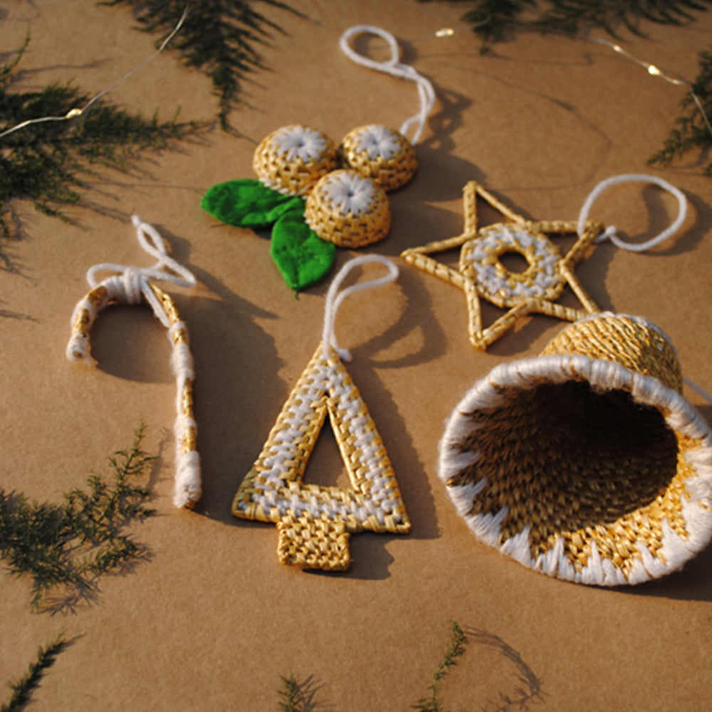 Handcrafted Golden Grass Christmas Decor Ornaments (Set of 5)