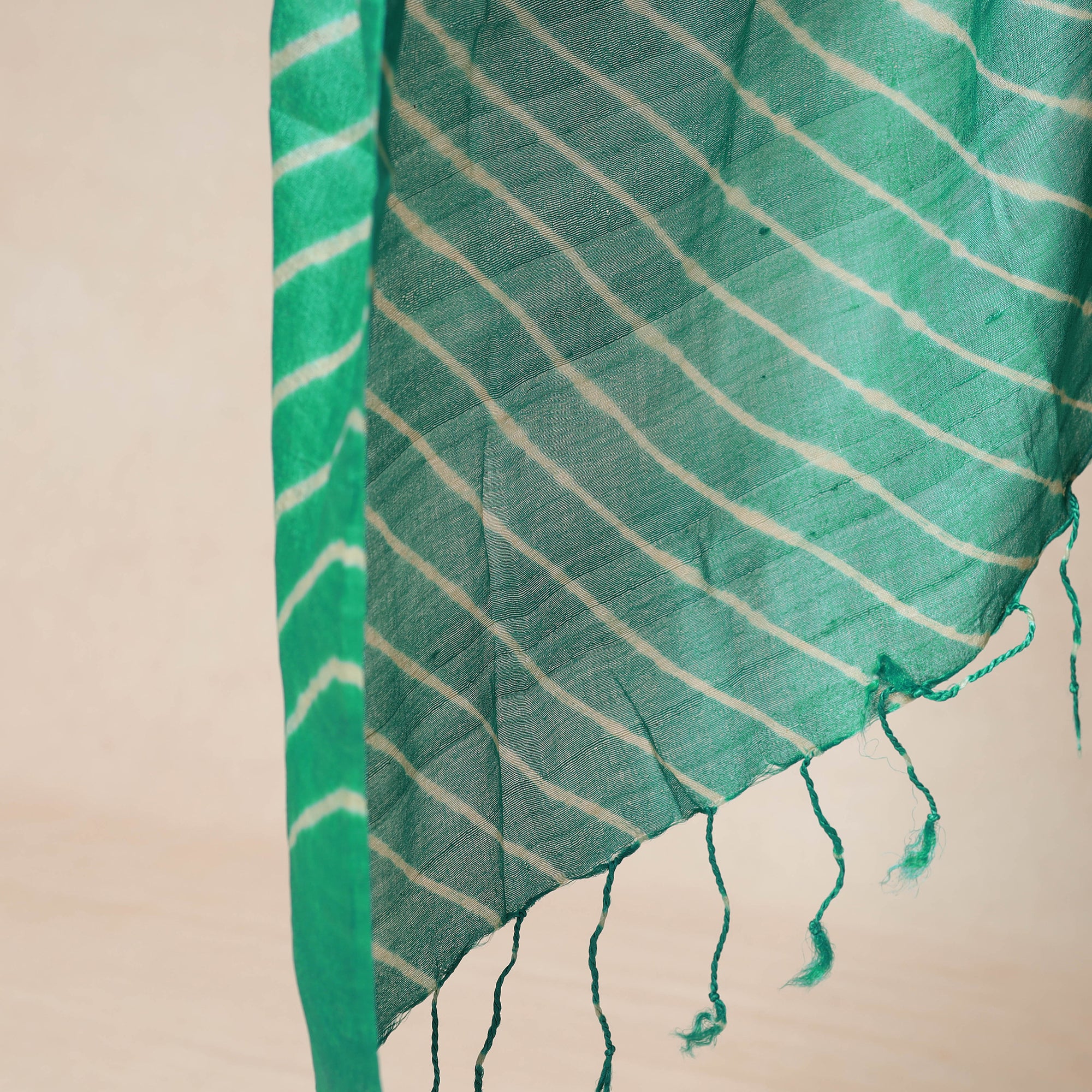 Buy Leheriya Tie-Dye Tussar Silk Handloom Dupatta with Tassels Online at iTokri.com 