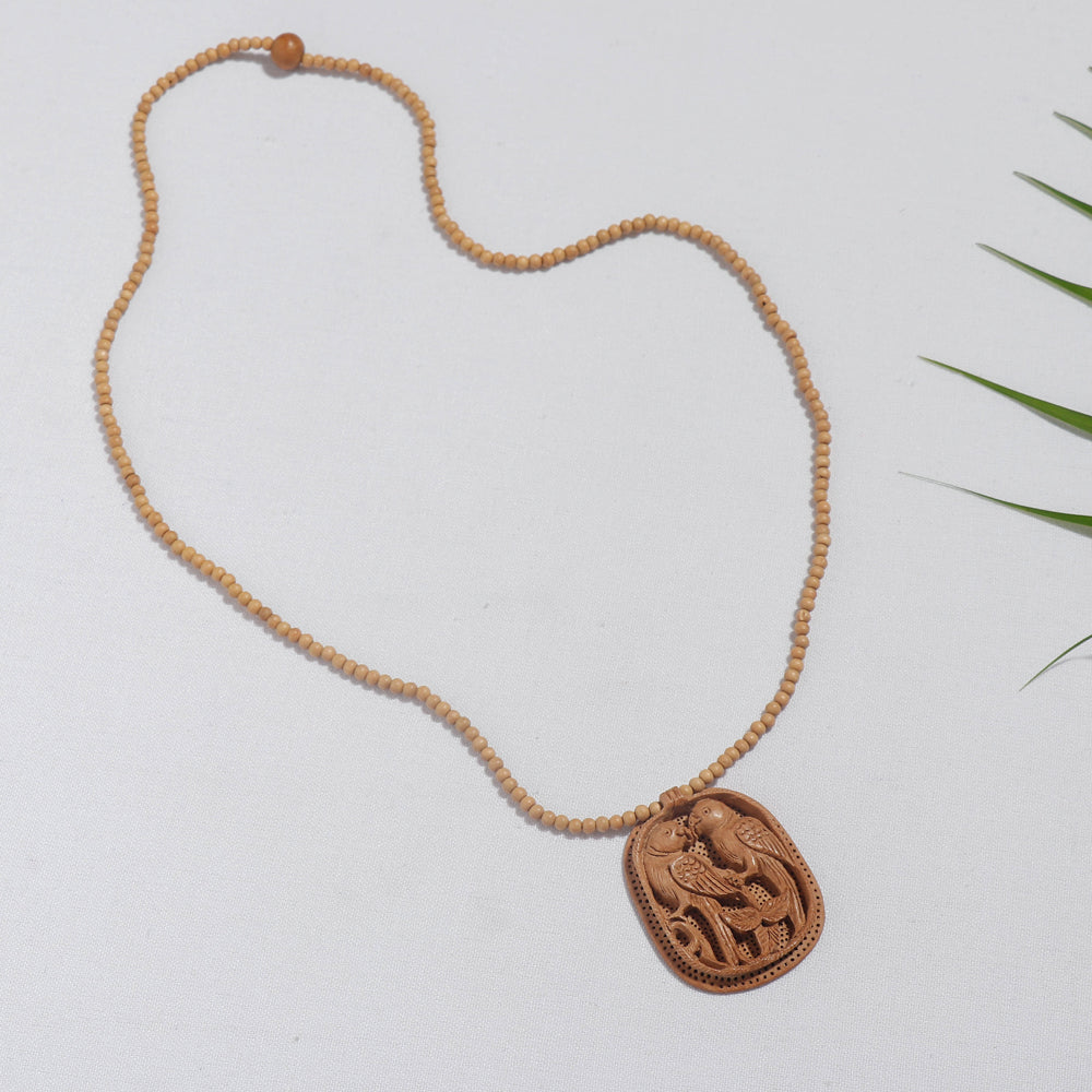 wooden pendant necklace