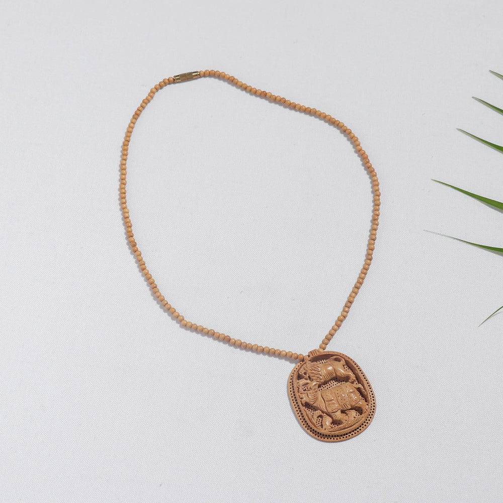 wooden pendant necklace