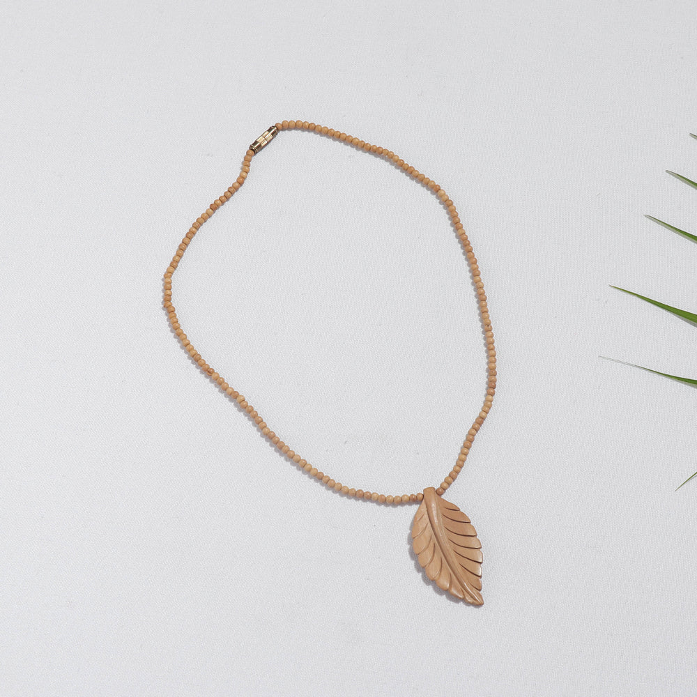 wooden pendant necklace