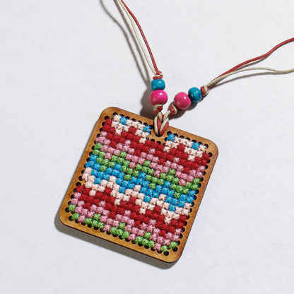 embroidery wooden necklace