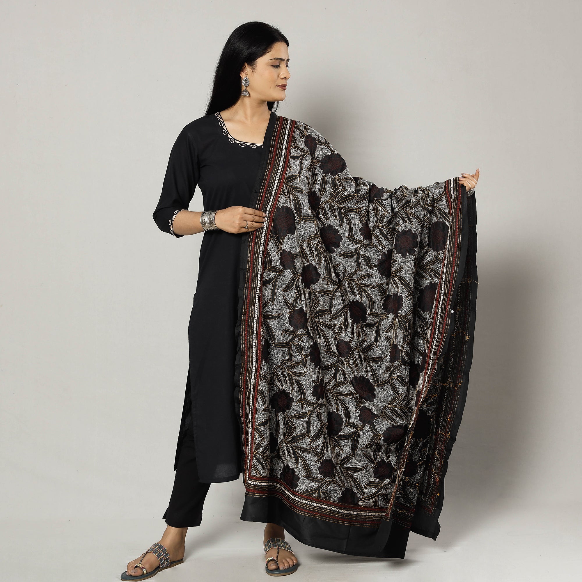  Bengal Nakshi Kantha Tussar Silk Handloom Dupatta 