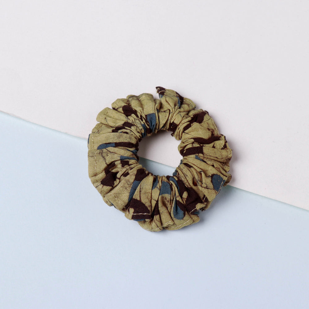 Rubber Band Scrunchie